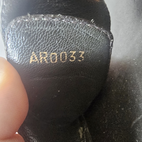 Authentic Louis vuitton clogs/ slides - Picture 10 of 11